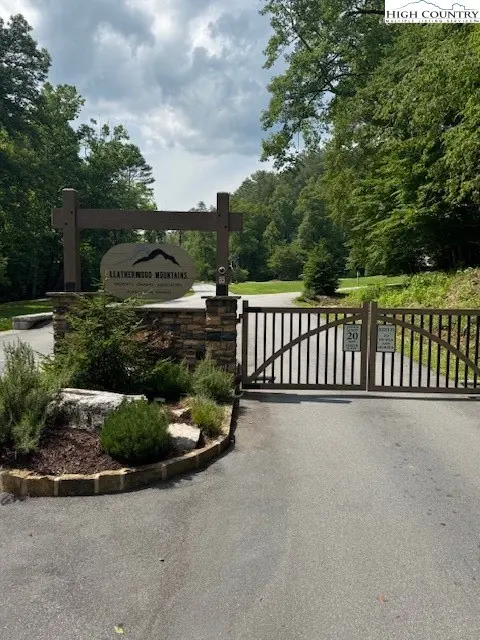 Image number 13 for the current listing