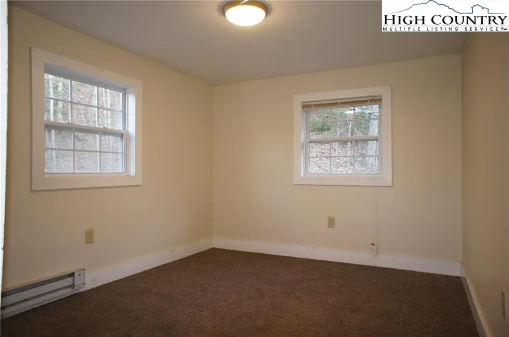 Image number 7 for the current listing