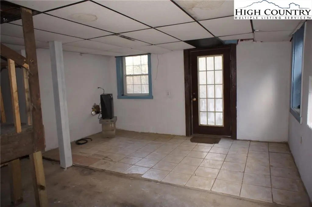 Image number 16 for the current listing