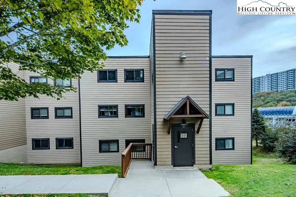 Image number 1 for the current listing