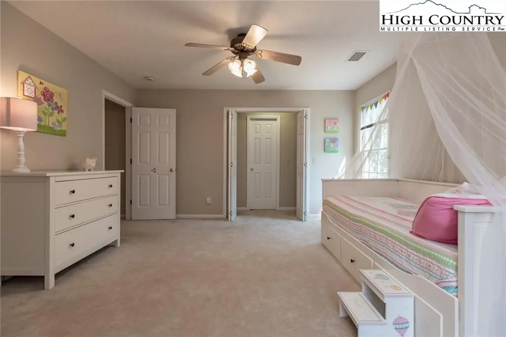 Image number 8 for the current listing