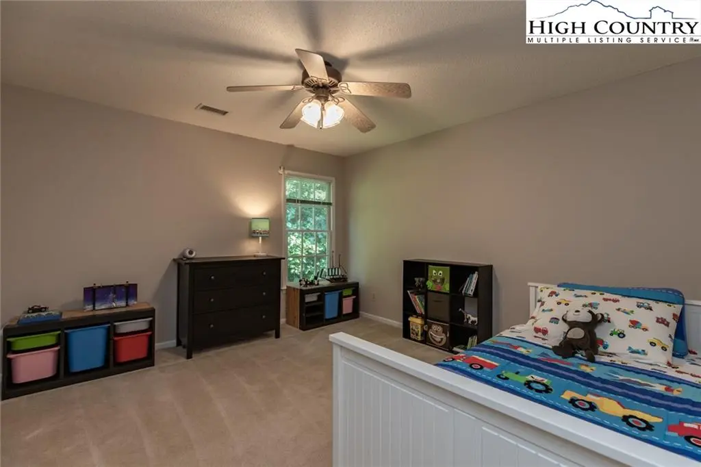 Image number 18 for the current listing