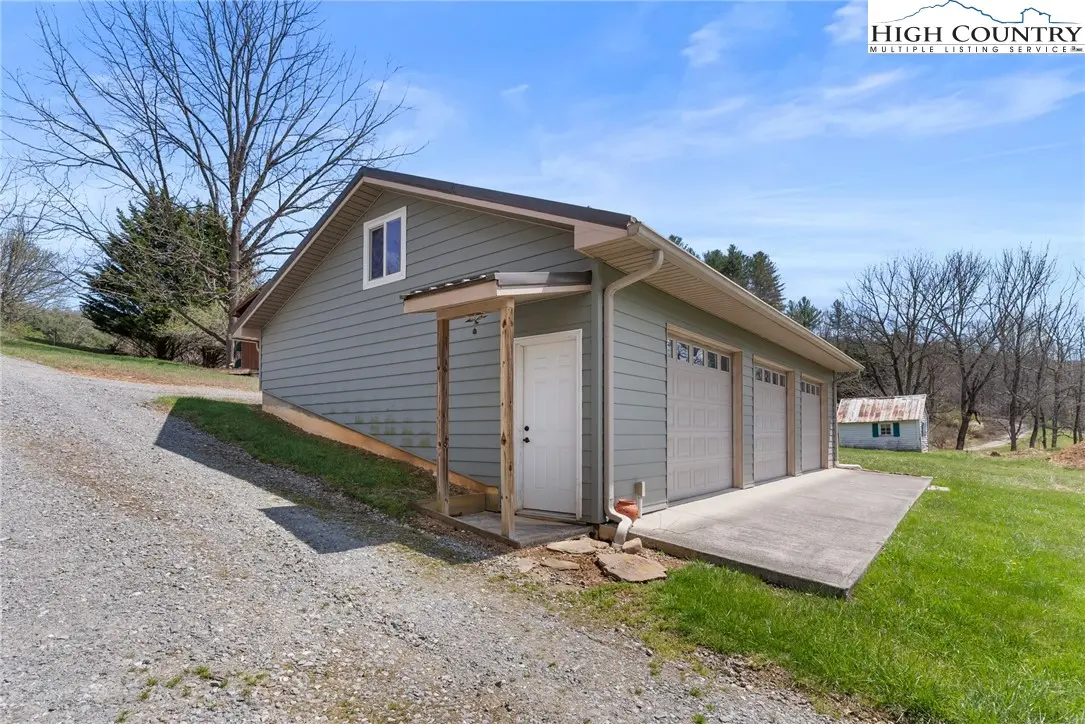 Image number 8 for the current listing