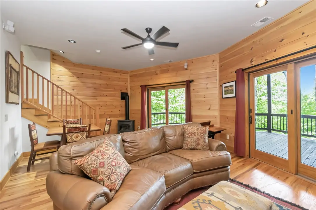 Image number 3 for the current listing