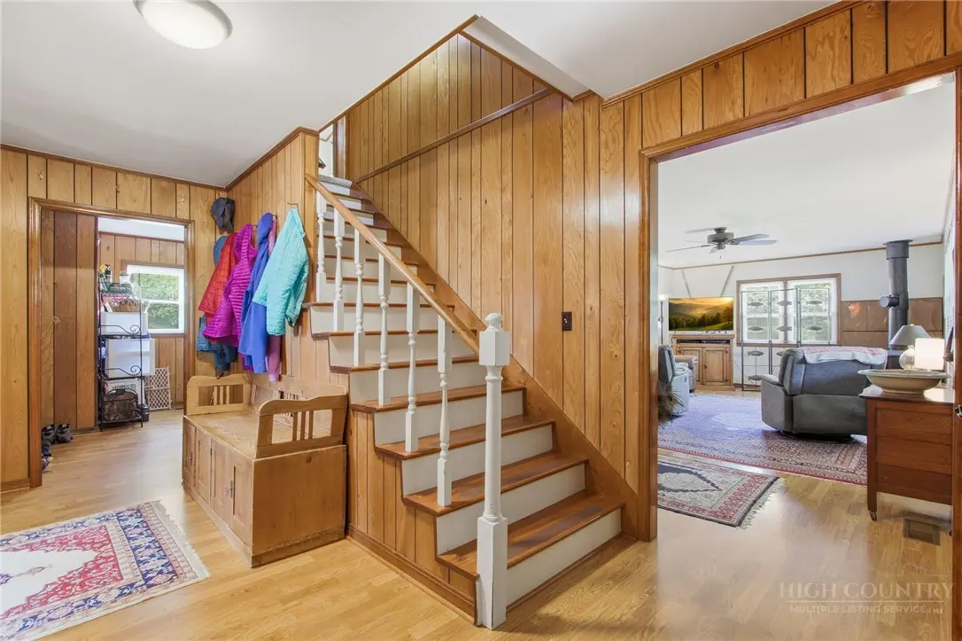 Image number 9 for the current listing