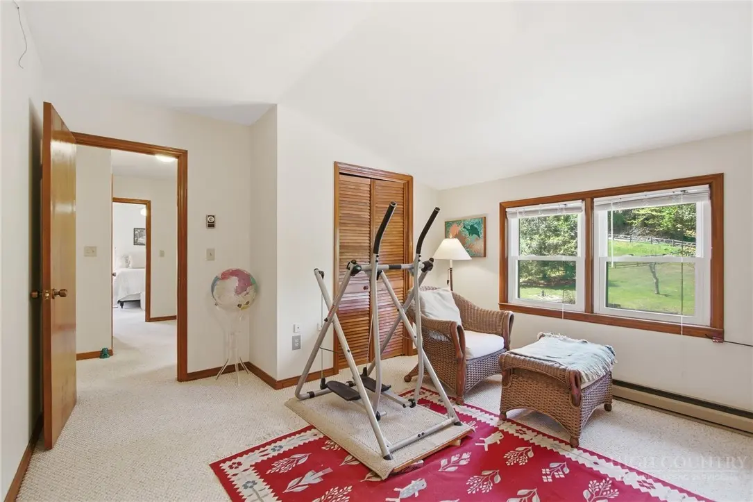 Image number 12 for the current listing