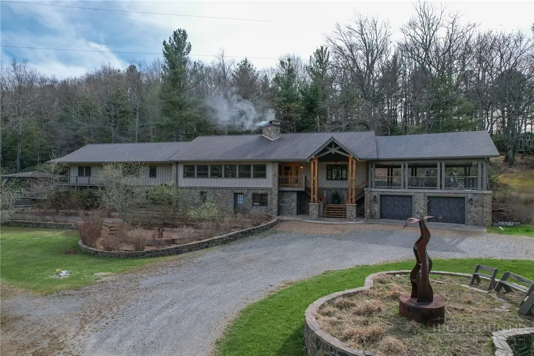 Image number 1 for the current listing
