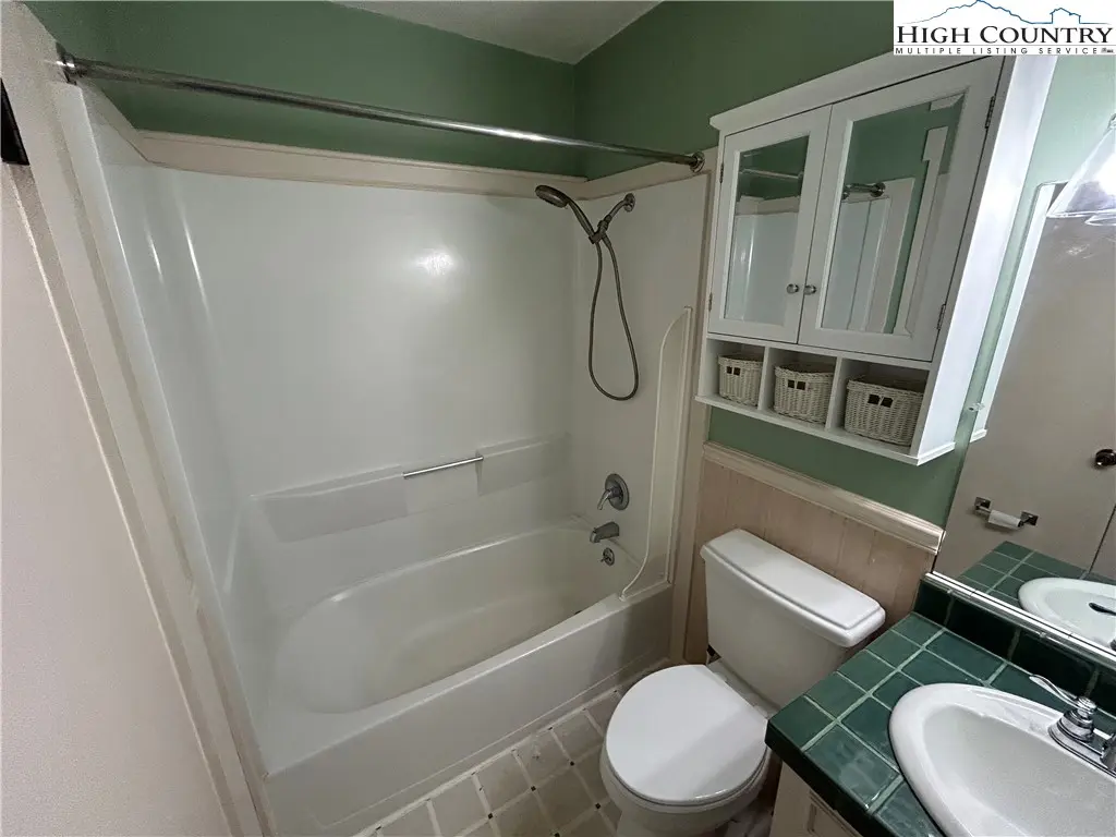 Image number 7 for the current listing