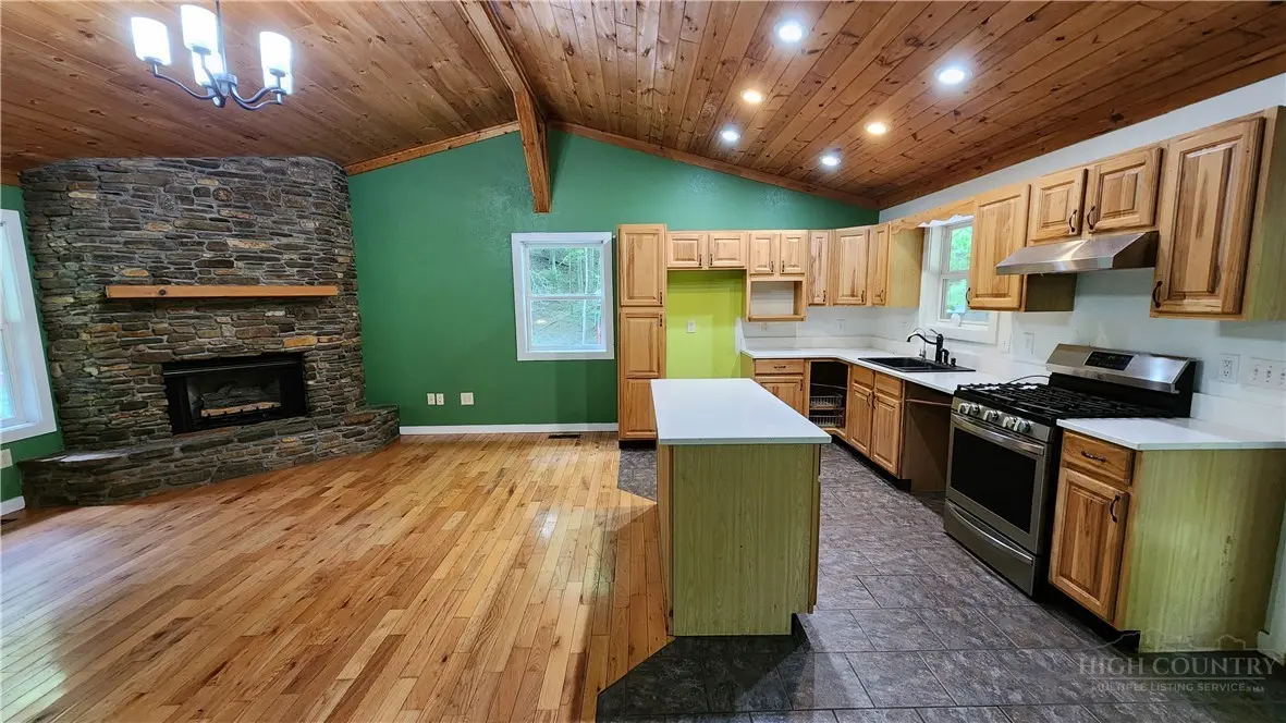 Image number 20 for the current listing
