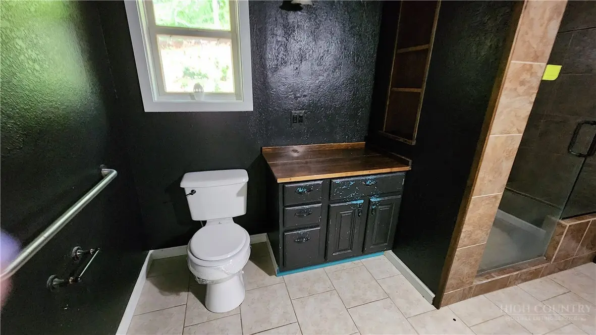 Image number 13 for the current listing