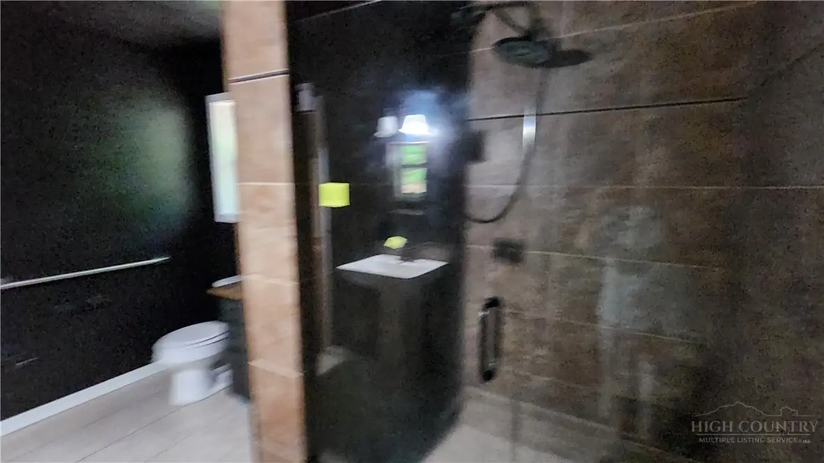 Image number 14 for the current listing