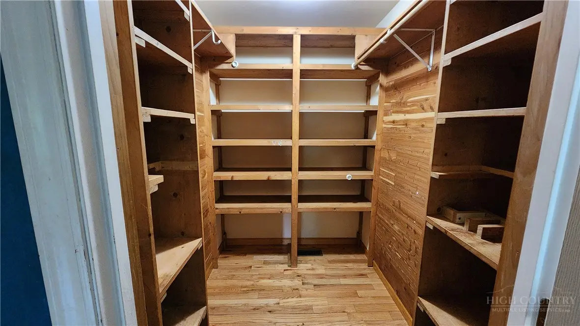 Image number 2 for the current listing