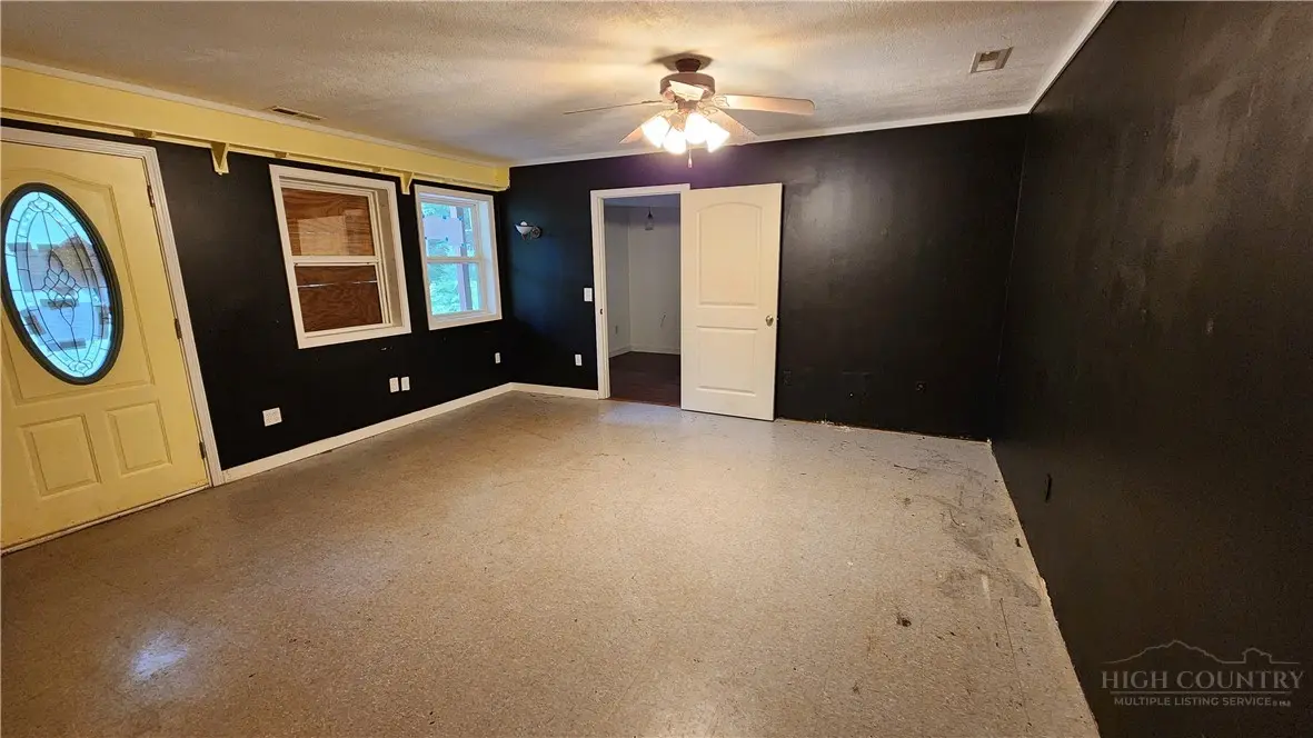 Image number 12 for the current listing