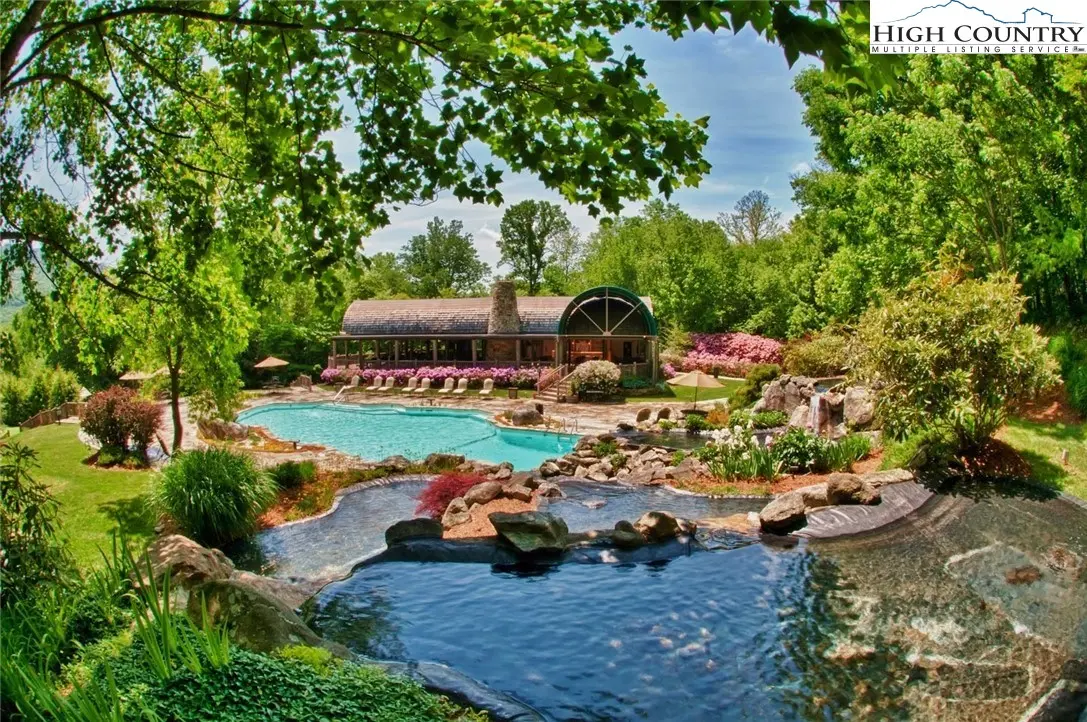 Image number 2 for the current listing