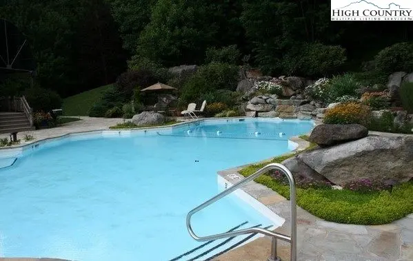 Image number 11 for the current listing