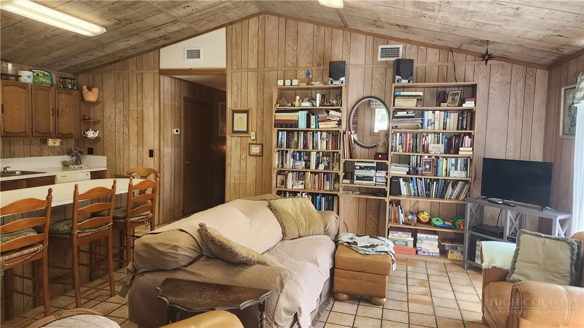Image number 2 for the current listing