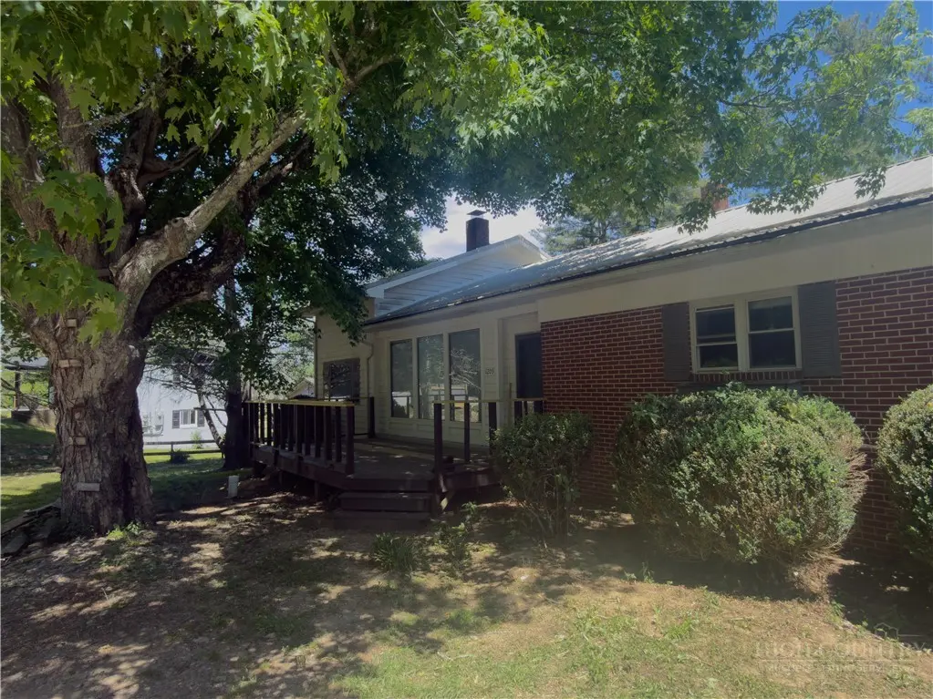 Image number 1 for the current listing