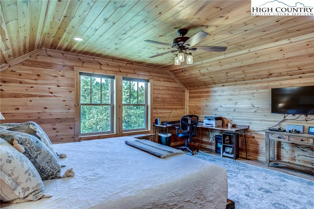 Image number 11 for the current listing