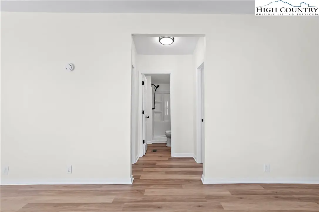 Image number 6 for the current listing