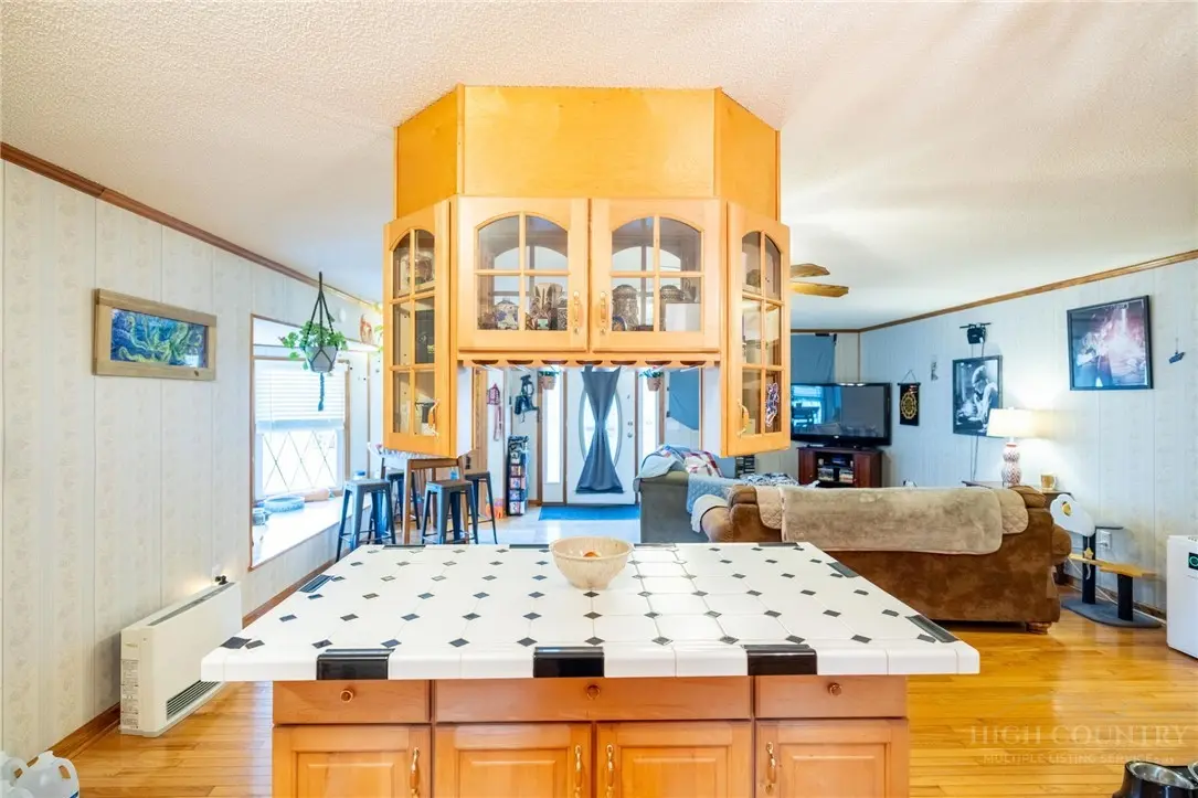 Image number 14 for the current listing