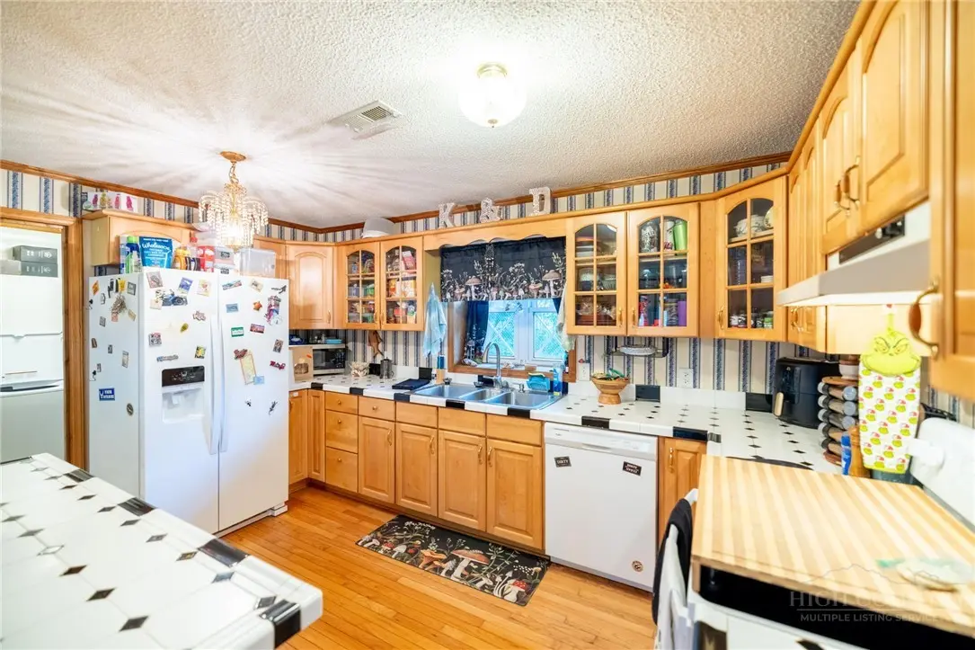 Image number 3 for the current listing