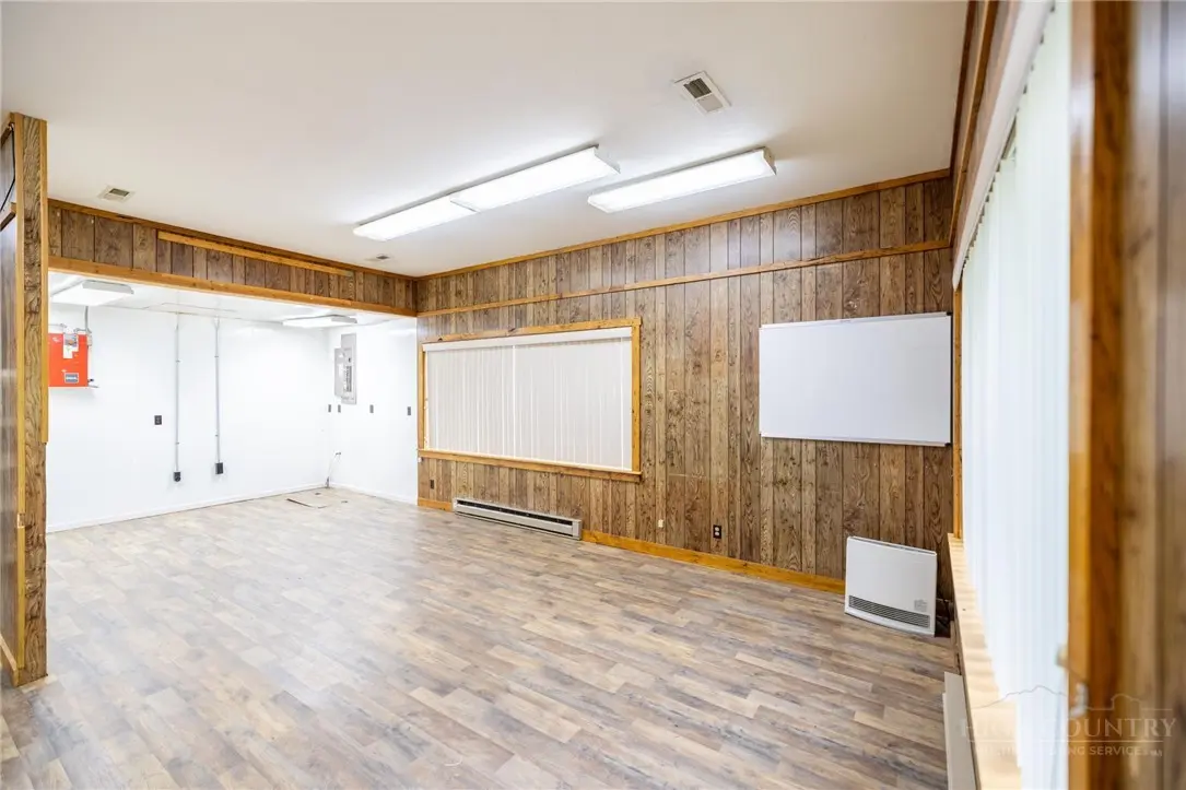 Image number 5 for the current listing