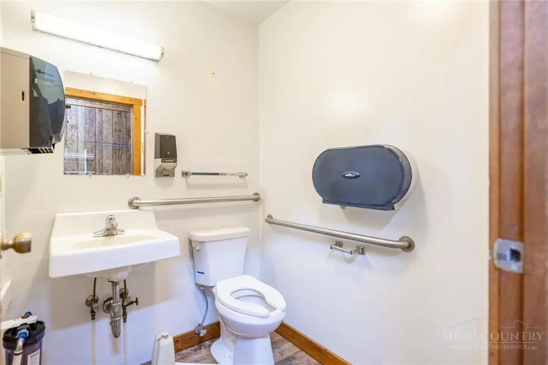 Image number 10 for the current listing