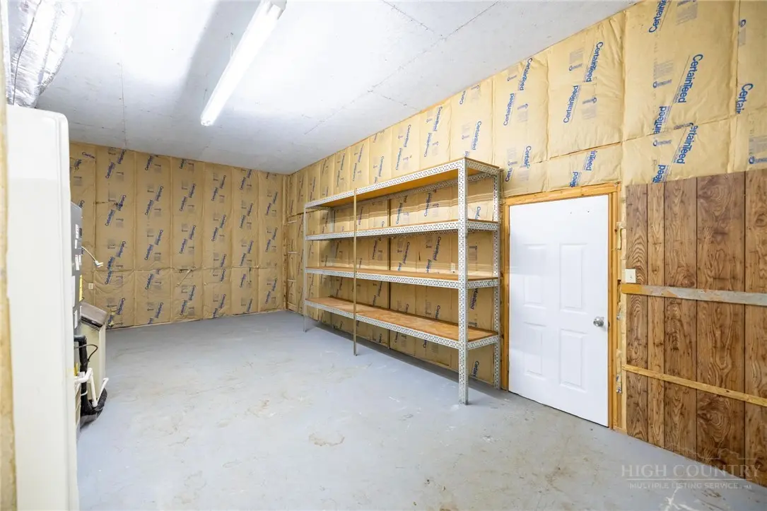 Image number 11 for the current listing