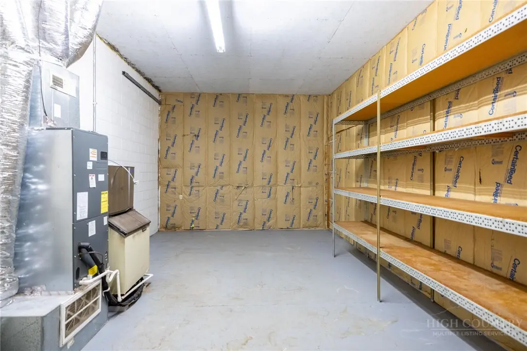 Image number 13 for the current listing