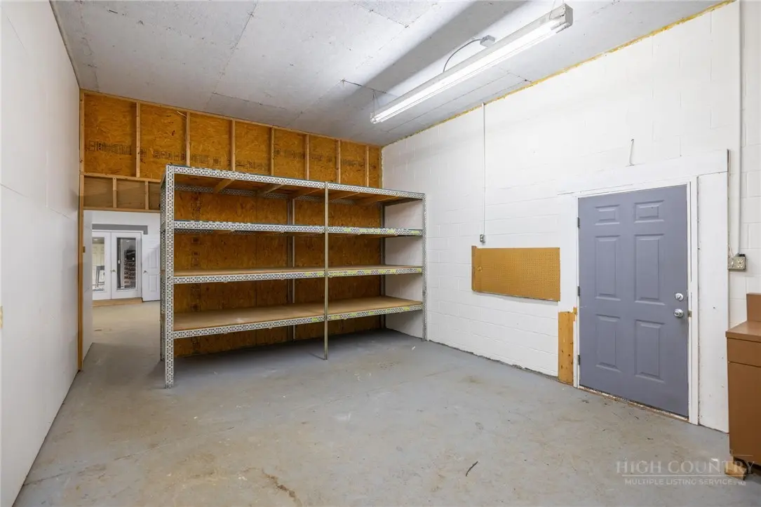 Image number 12 for the current listing