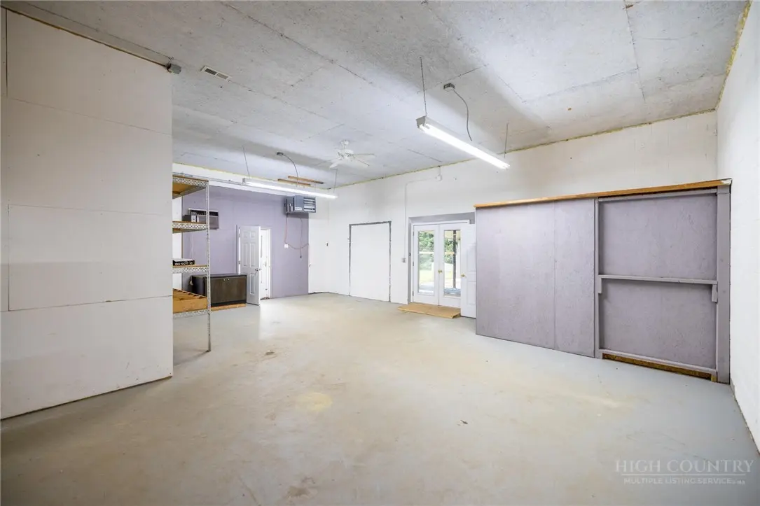 Image number 16 for the current listing