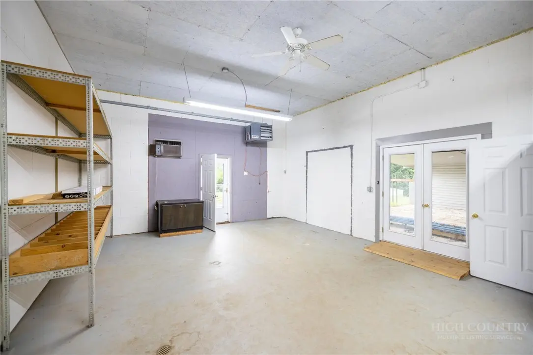 Image number 18 for the current listing