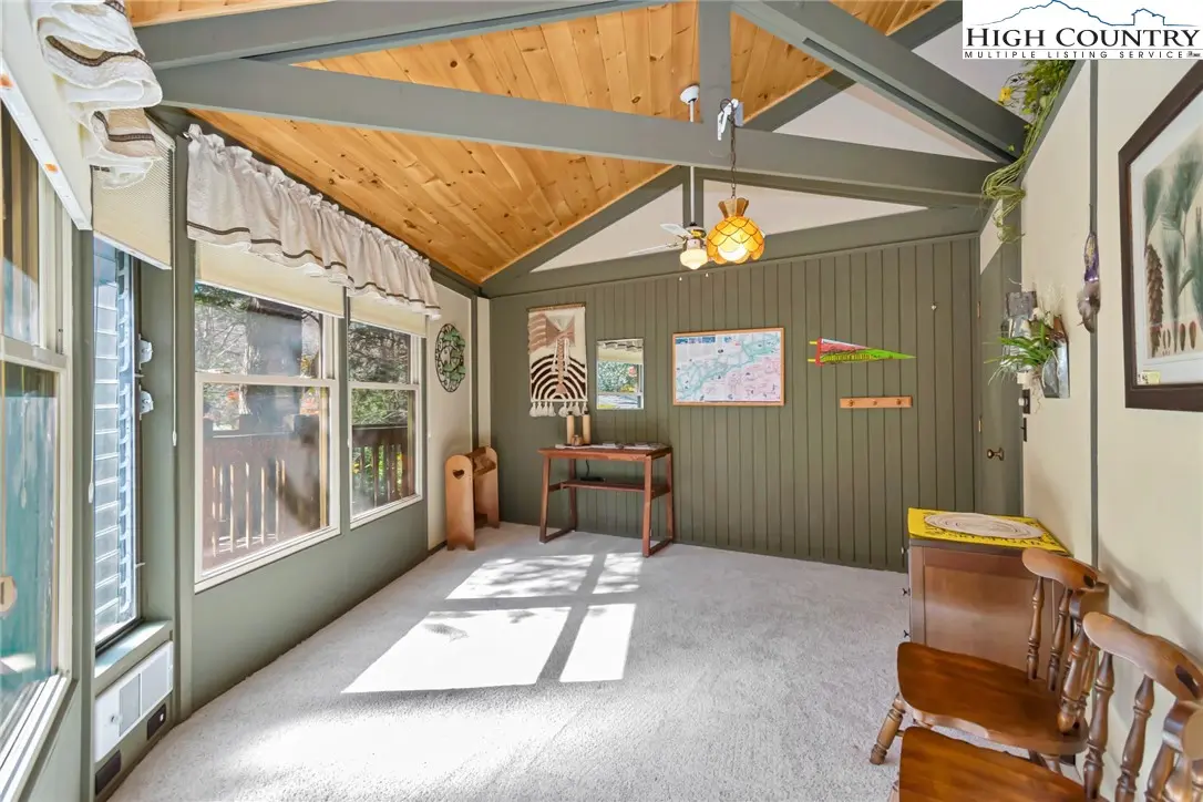 Image number 11 for the current listing
