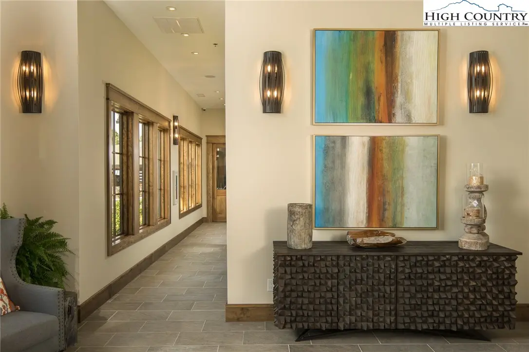 Image number 5 for the current listing