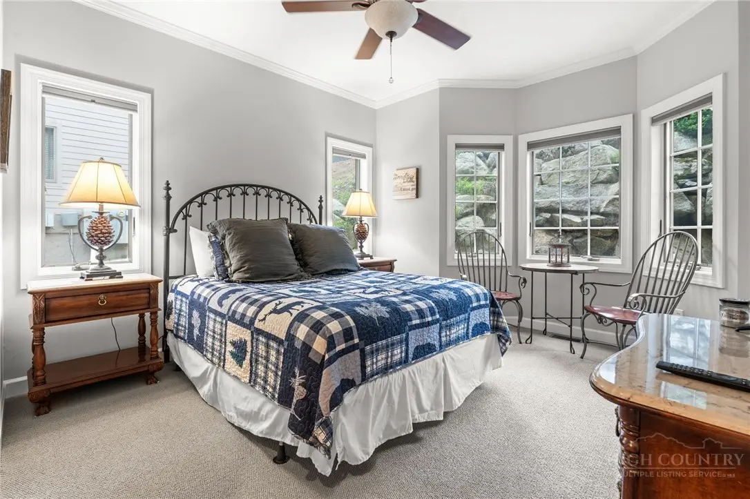 Image number 3 for the current listing