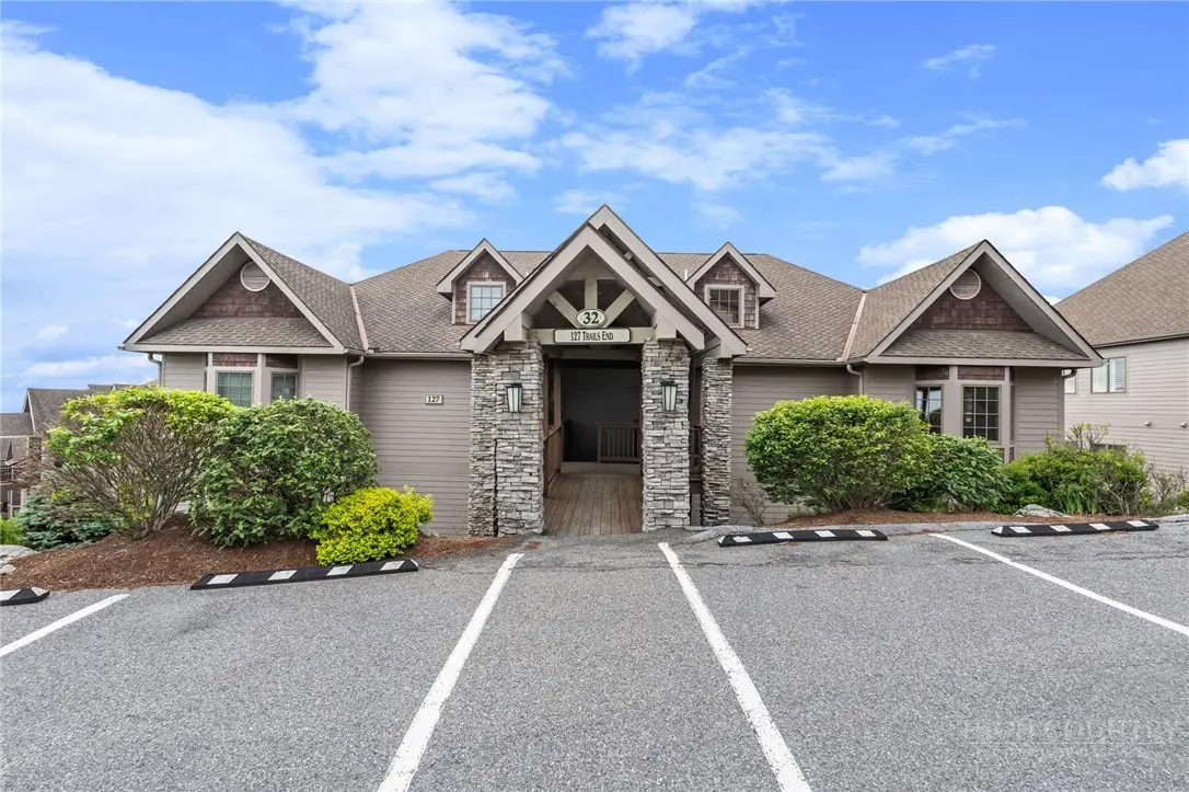 Image number 15 for the current listing