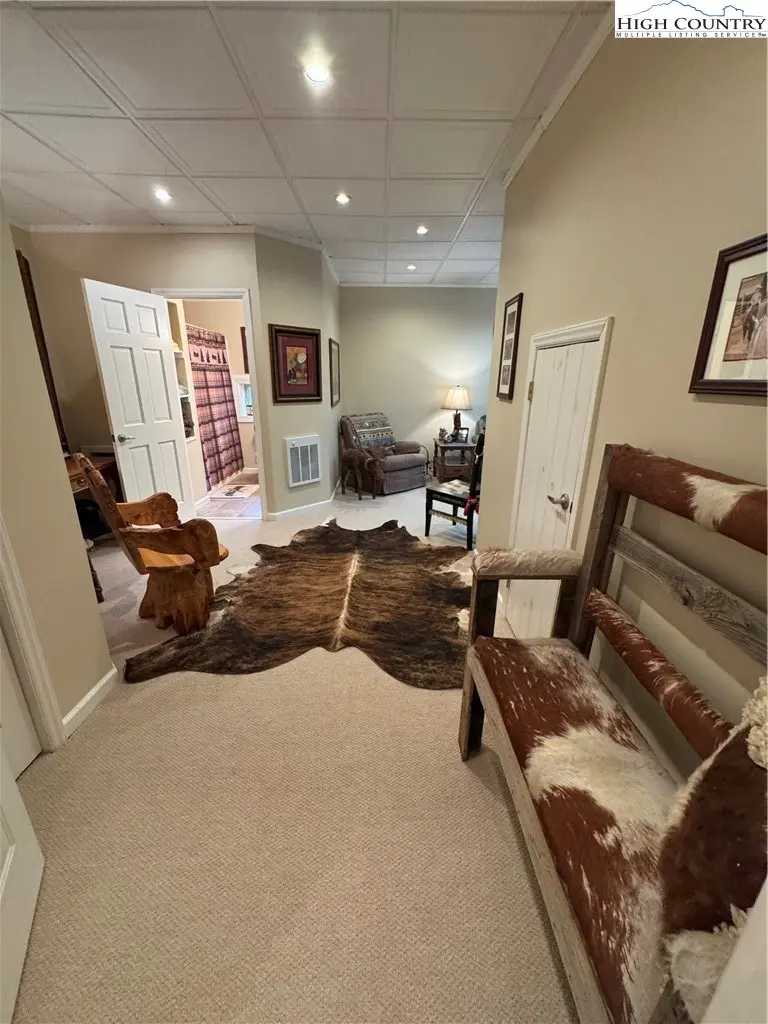 Image number 12 for the current listing