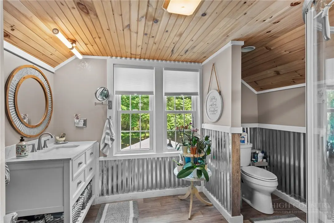Image number 3 for the current listing