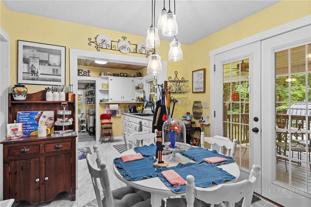 Image number 5 for the current listing