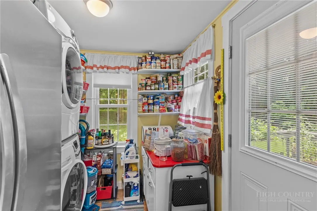 Image number 6 for the current listing
