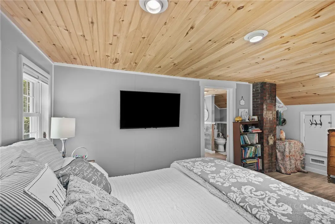 Image number 8 for the current listing