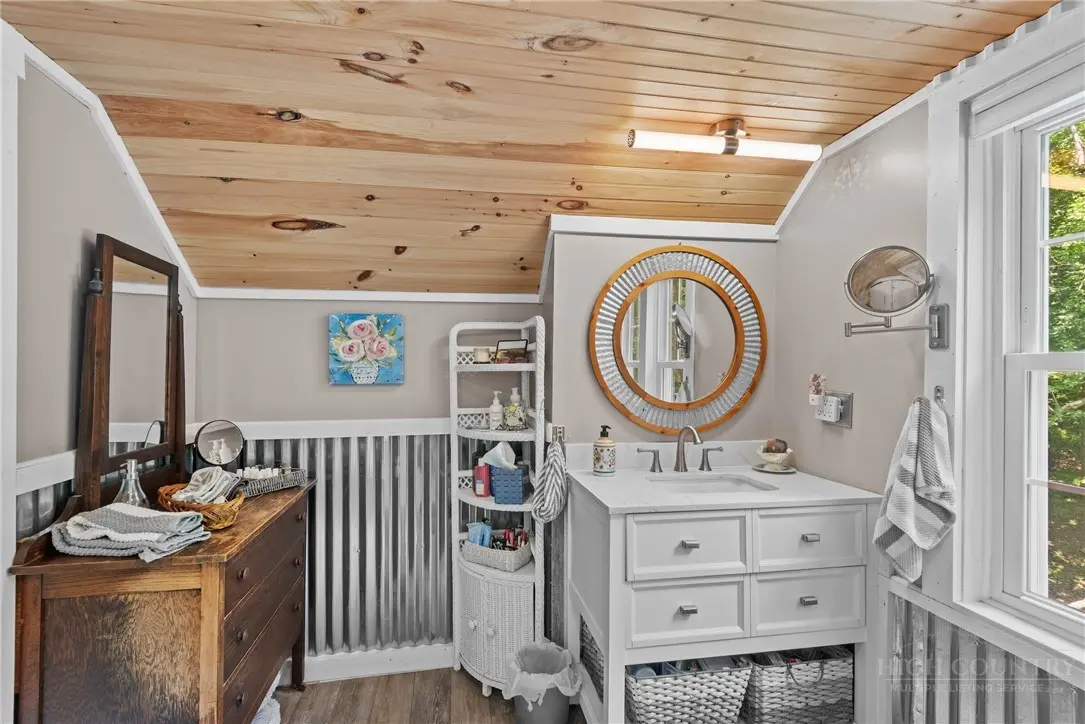 Image number 13 for the current listing