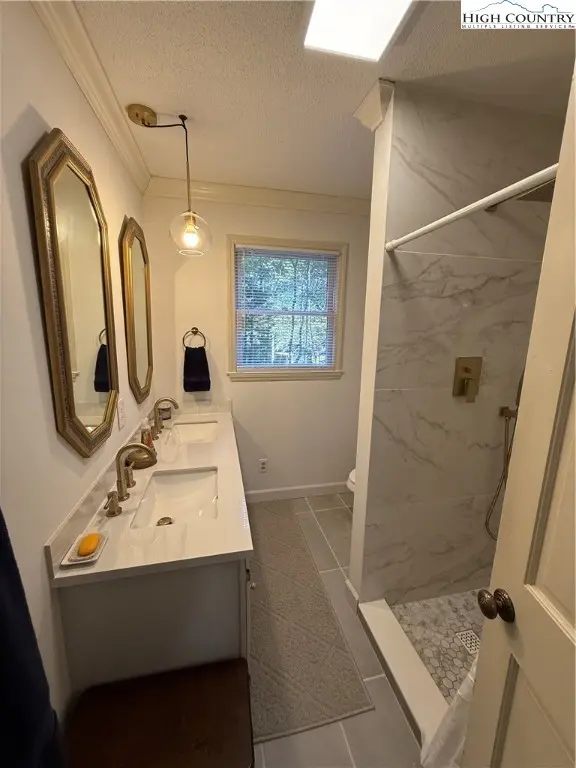 Image number 6 for the current listing
