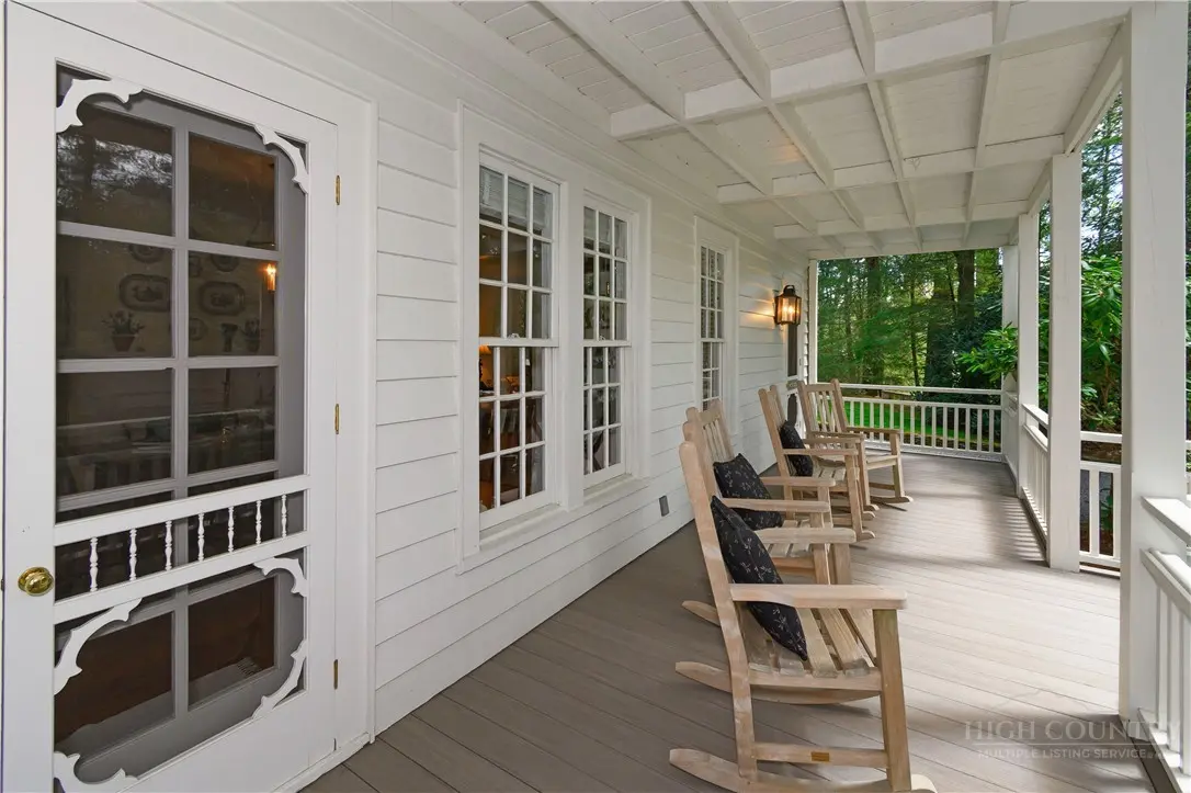 Image number 17 for the current listing