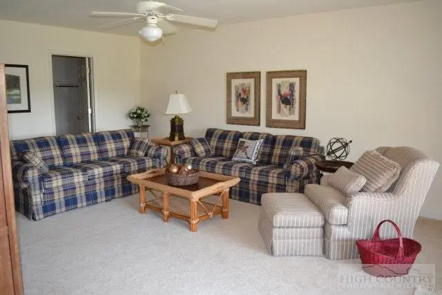 Image number 3 for the current listing