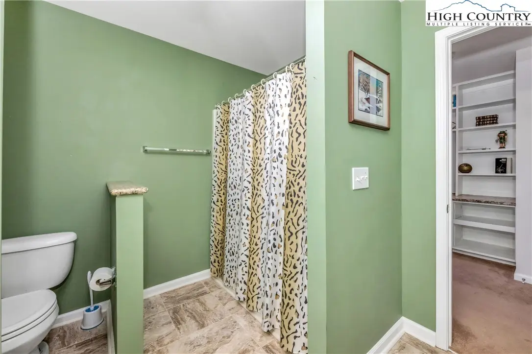 Image number 18 for the current listing