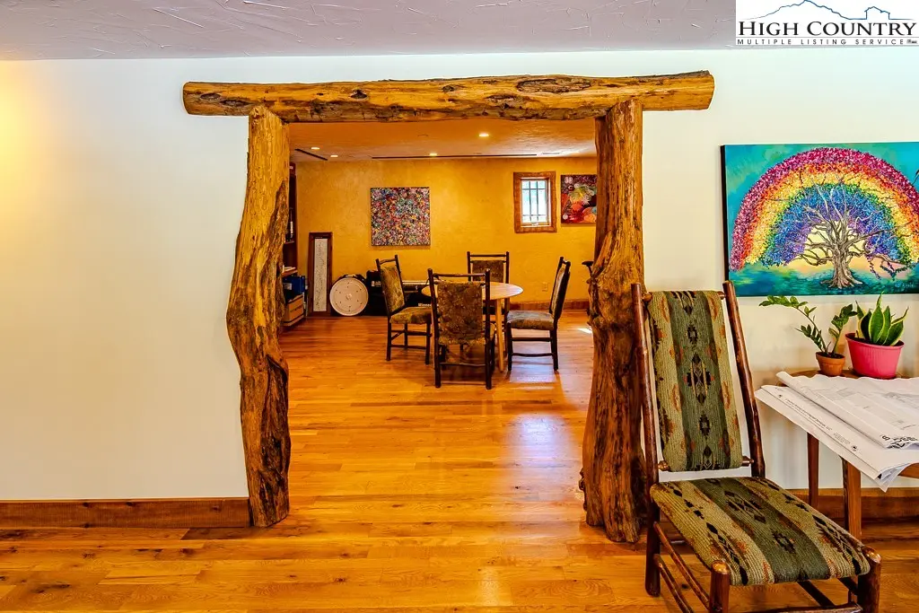 Image number 3 for the current listing