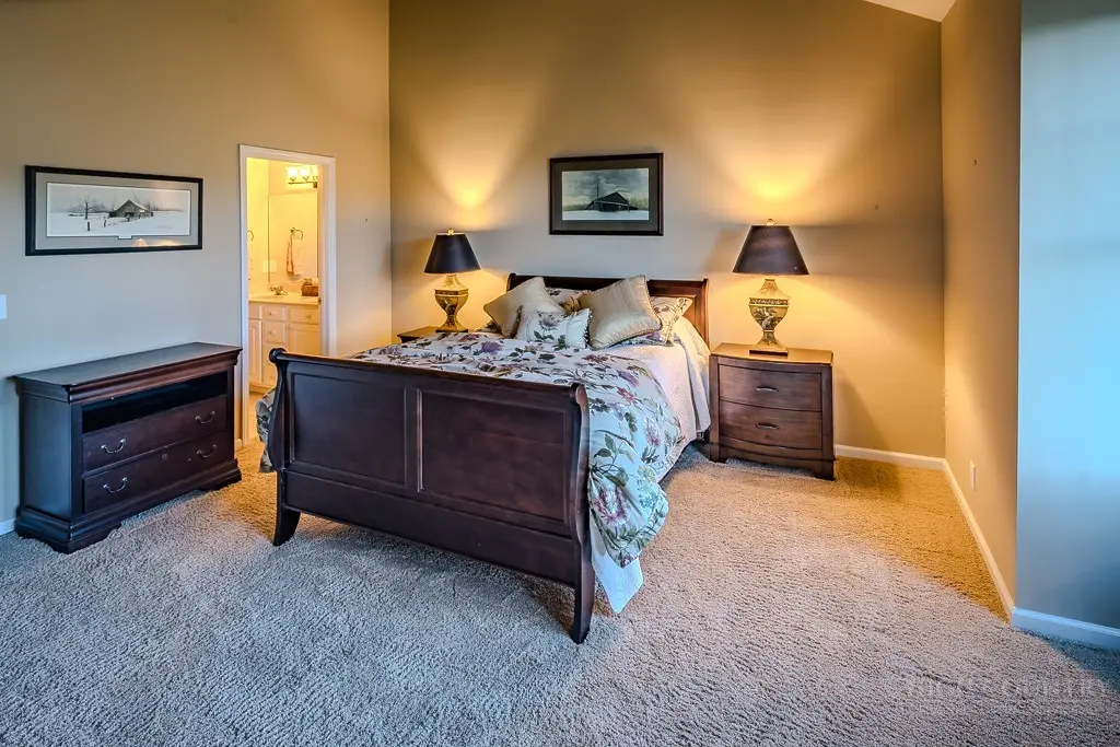 Image number 3 for the current listing