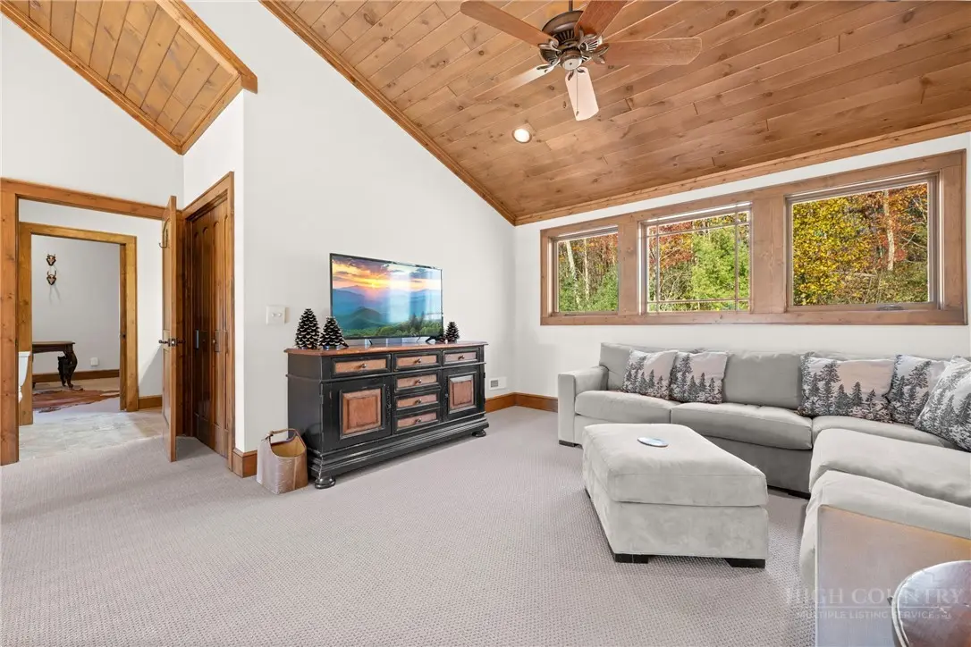 Image number 4 for the current listing