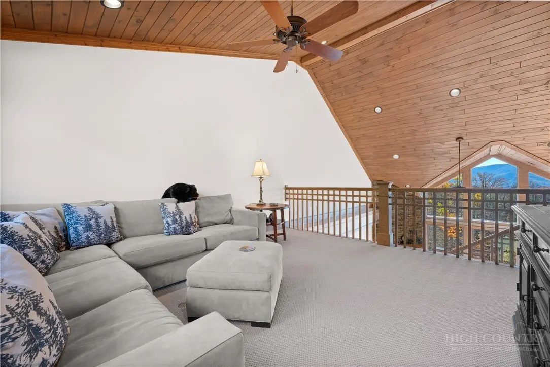 Image number 5 for the current listing